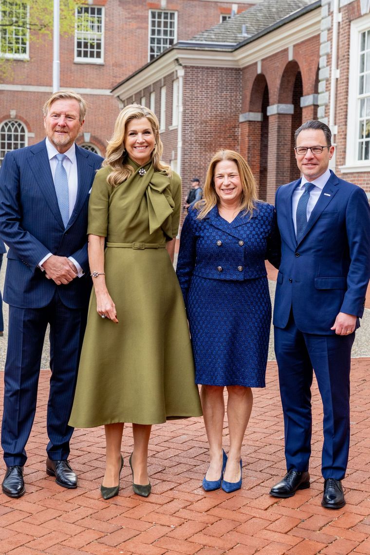 Un vestido reciclado, un broche clave y una agenda cargada marcaron su paso por Filadelfia. Un vestido reciclado, un broche clave y una agenda cargada marcaron su paso por Filadelfia.