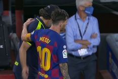 Leo se acercó a consolar al DT rival.