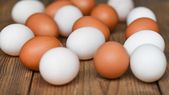 El color de los huevos depende de la raza de la gallina y no de su valor nutricional. Foto: Shutterstcok El color de los huevos depende de la raza de la gallina y no de su valor nutricional. Foto: Shutterstcok