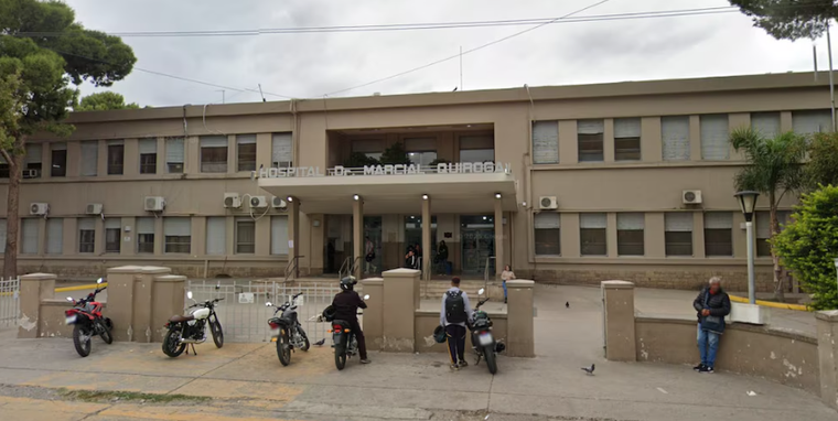 Los familiares llevaron rápidamente a Emir al Hospital Marcial Quiroga, pero no presentaba señales de vida. Los familiares llevaron rápidamente a Emir al Hospital Marcial Quiroga, pero no presentaba señales de vida.