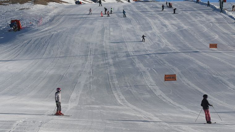 Visitantes disfrutaron de la nieve acumulada en Las Leñas. Visitantes disfrutaron de la nieve acumulada en Las Leñas.