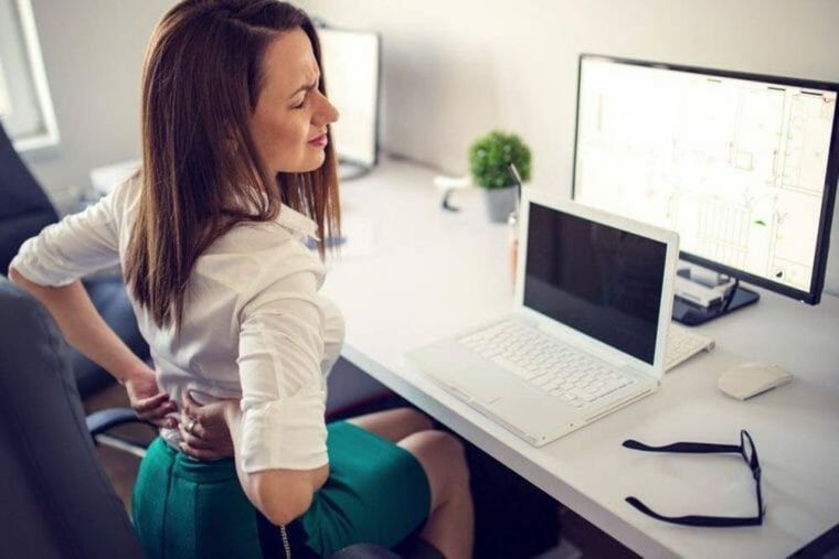 Una buena postura envía señales al cerebro de seguridad y confianza. Foto: Archivo