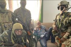 El presidente de Guinea, Alpha Conde, continúa atricherado en el Palacio Presidencial con un resguardo de militares fieles Foto: Twitter