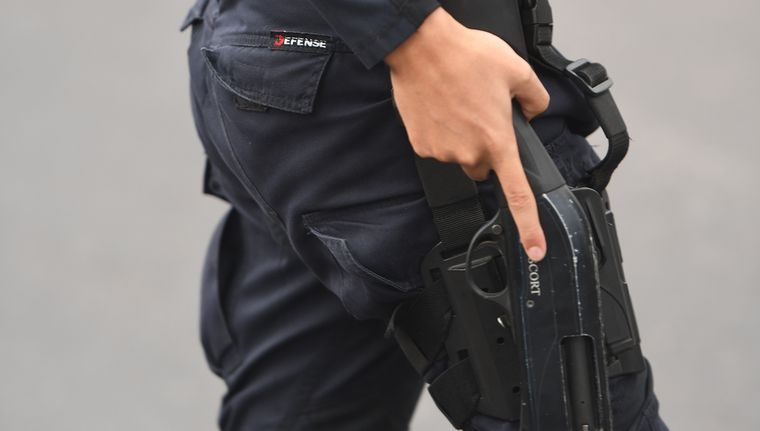 Policías en la mira (imagen ilustrativa) Foto: Walter Moreno/MDZ con Moto G54