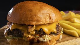 La promociones para resolver tu cena en el Día de la Hamburguesa. Foto: Frepik La promociones para resolver tu cena en el Día de la Hamburguesa. Foto: Frepik