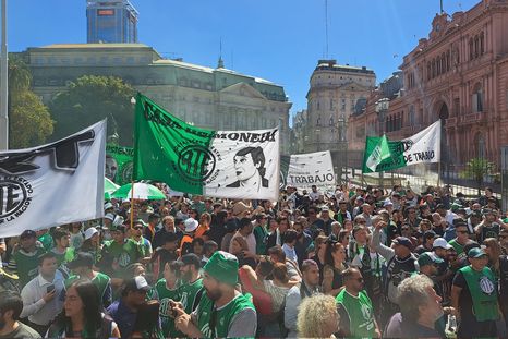 ate desafia a javier milei y pide que los empleados se tomen el dia del trabajador del estado ate desafia a javier milei y pide que los empleados se tomen el dia del trabajador del estado