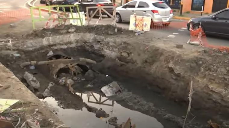 Vecinos reportaron un nuevo hundimiento del pavimento en Avellaneda.