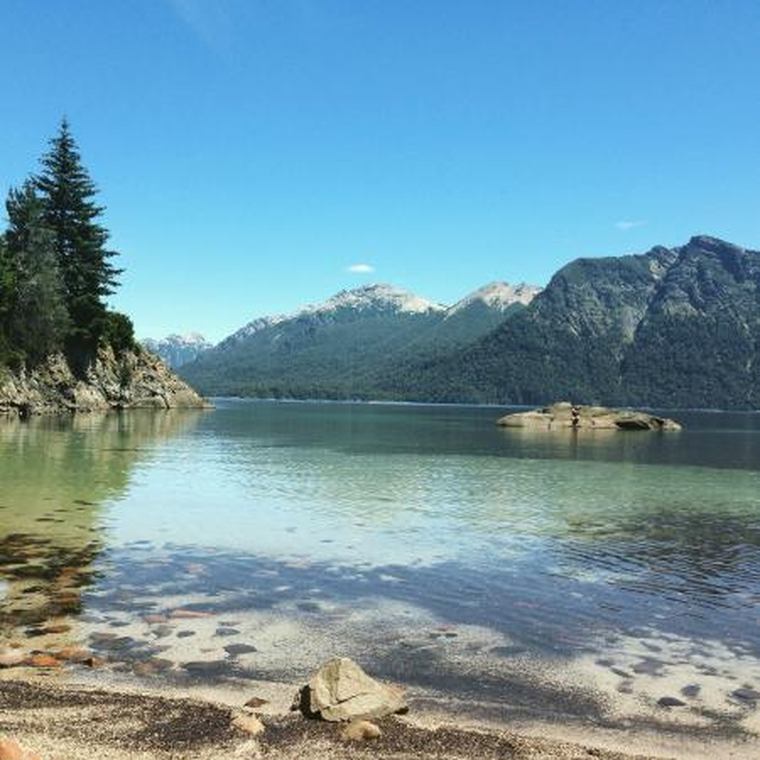 Villa Tacul, Los Coihues, Playa Bonita y Bahía Serena ofrecen algunas de las mejores playas para relajarse en la Patagonia. Villa Tacul, Los Coihues, Playa Bonita y Bahía Serena ofrecen algunas de las mejores playas para relajarse en la Patagonia.