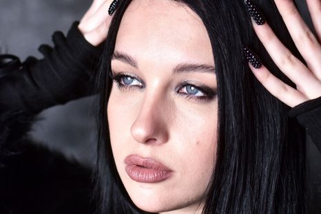 Luna DS irrumpe con un punk rock que mezcla energía, emoción y un estilo que no sigue moldes