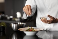 Acusaciones de maltrato, conflictos laborales, declaraciones ofensivas y comportamientos cuestionables han hecho que muchos profesionales eviten trabajar con chef famosos.