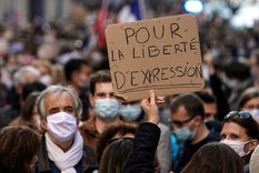 francia en la calle por samuel paty, profesor victima del terrorismo islamico