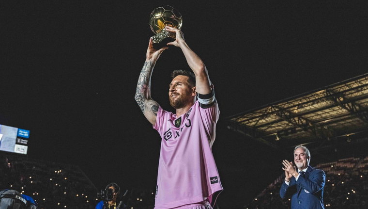 Messi le presentó el Balón de Oro a los hinchas del Inter Miami. Foto: Inter Miami