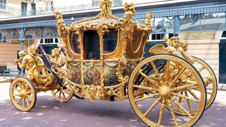 El tradicional Gold State Coach, usado para todas las coronaciones desde 1830, esta vez deberá compartir el estrellato con la carroza más nueva de la realeza británica. Foto: PA MEDIA