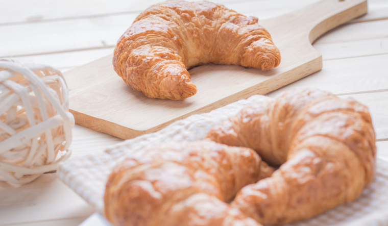 Receta fácil y tradicional de medialunas de grasa argentinas Foto: Shutterstock