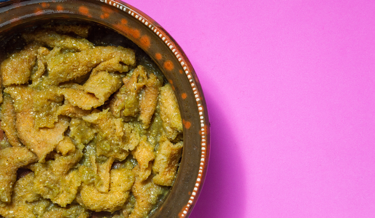 Esta receta es tan vers&aacute;til que puede servirse como relleno de tacos, burritos o gorditas, o incluso acompa&ntilde;ada con frijoles refritos y arroz, convirti&eacute;ndose en un plato completo y muy nutritivo.