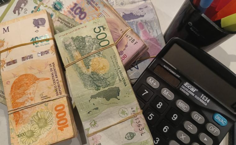 La suba en los salarios de los argentinos se han ubicado apenas por encima de la inflación, pero no en todas las categorías. Foto: Walter Moreno / MDZ. Foto realizada con Moto G72