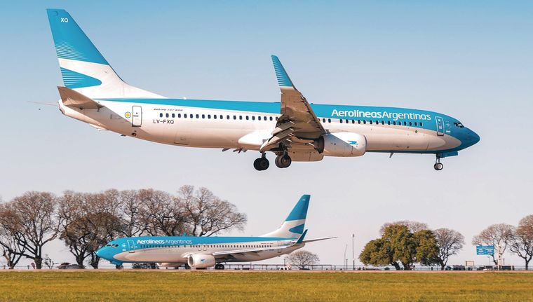 Aerolíneas Argentinas recortará temporalmente sus vuelos de cabotaje. Foto: NA