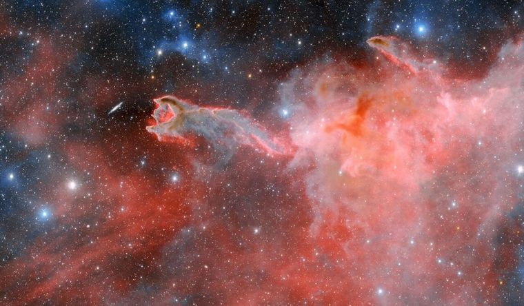 Esta estructura turbulenta y ominosa es CG 4, un glóbulo cometario conocido también como la “Mano de Dios”. Foto: Dpa.