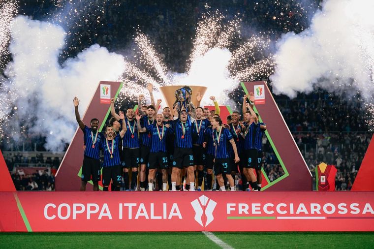 Lautaro Martínez levantó su 9º título con la camiseta del Inter. Esta vez, la Copa Italia.