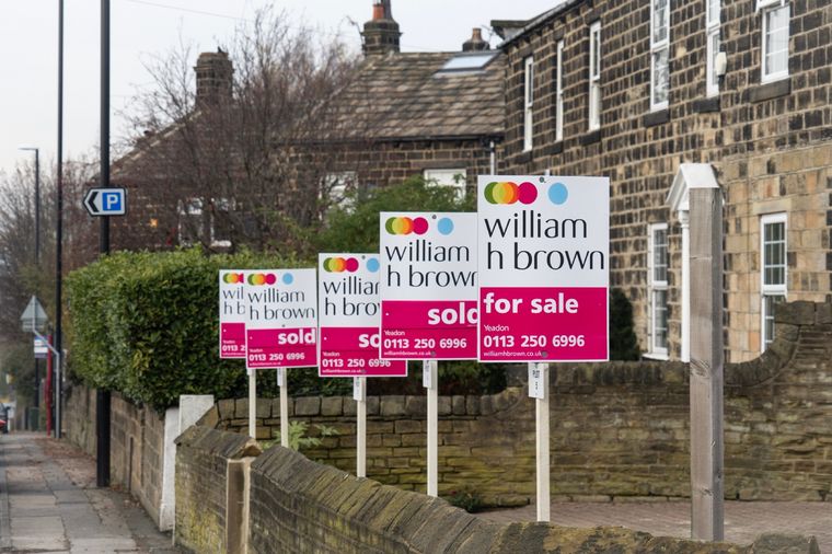 La suba de la tasa de interés de referencia golpeará fuerte a los consumidores que pagan mensualmente cuotas de un crédito hipotecario ajustables. Foto: Shutterstock