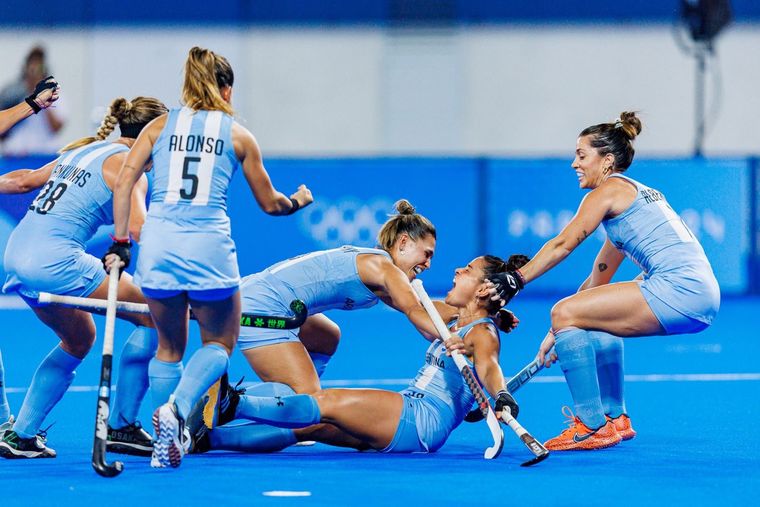 Las Leonas irán por el primer puesto del grupo en la última fecha ante Gran Bretaña, el sábado desde las 5 de la mañana, hora de Argentina. Foto: @prensaCOA
