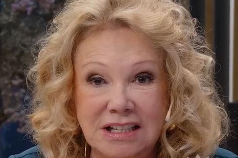 Soledad Silveyra sorprendió a Mirtha con su confesión. Soledad Silveyra sorprendió a Mirtha con su confesión.