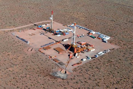 La compañía YPF informó que se completó la firma de la cesión de ese espacio y del bloque Manantiales Behr en Chubut. La compañía YPF informó que se completó la firma de la cesión de ese espacio y del bloque Manantiales Behr en Chubut.