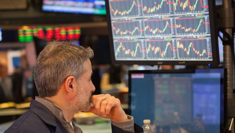 Preocupación en los mercados, caídas generalizadas e impacto en las acciones argentinas en Wall Street. Foto: Shutterstock