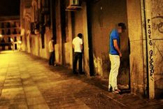 Imagen ilustrativa: la horrible costumbre de orinar en la vía pública. Foto: Instagram