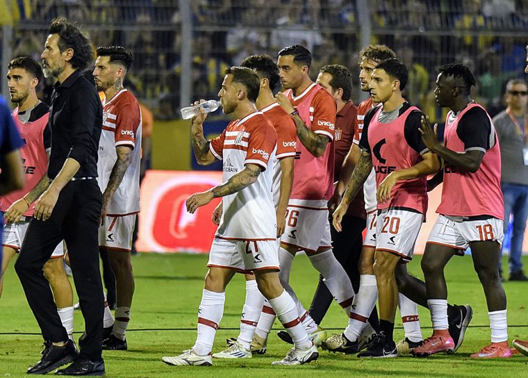 Eduardo Domínguez quedó molesto tras la derrota ante Central en Arroyito. Foto: Fotobaires