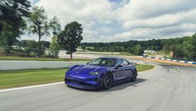 El super auto eléctrico de Porsche estableció nuevas marcas como el modelo eléctrico de producción en serie más rápido. El super auto eléctrico de Porsche estableció nuevas marcas como el modelo eléctrico de producción en serie más rápido.