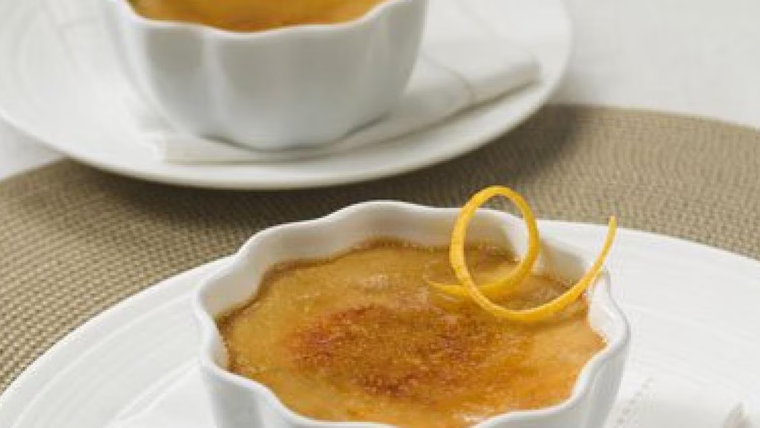 En la receta de crème brûlée de dulce de leche, el truco está en no hervir la mezcla para lograr esa textura cremosa perfecta. En la receta de crème brûlée de dulce de leche, el truco está en no hervir la mezcla para lograr esa textura cremosa perfecta.