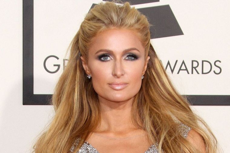 Foto: https://www.gala.de/stars/news/paris-hilton--sie-gibt-suche-nach-ihrem-hund-nicht-auf-22933196.html