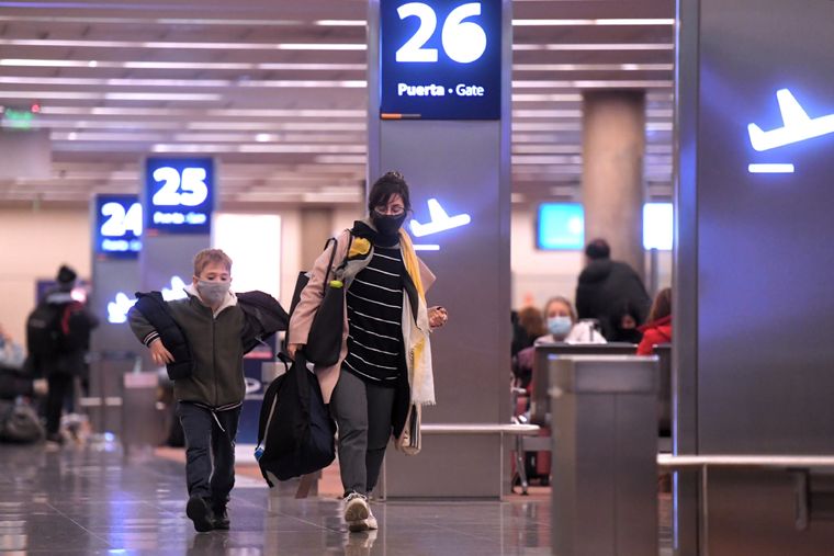 Los vuelos internacionales vuelven a operar con regularidad en el país Foto: Telam