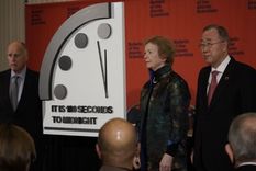 El movimiento de este año hacia la medianoche obedeció a la proliferación nuclear, la incapacidad de abordar el cambio climático y la desinformación basada en la guerra cibernética.