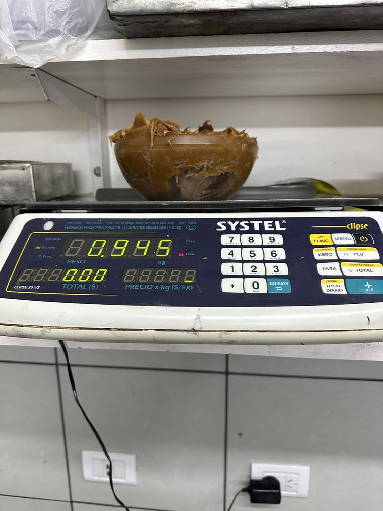 Raspó el tarro de la basura y rescató un kilo de dulce de leche