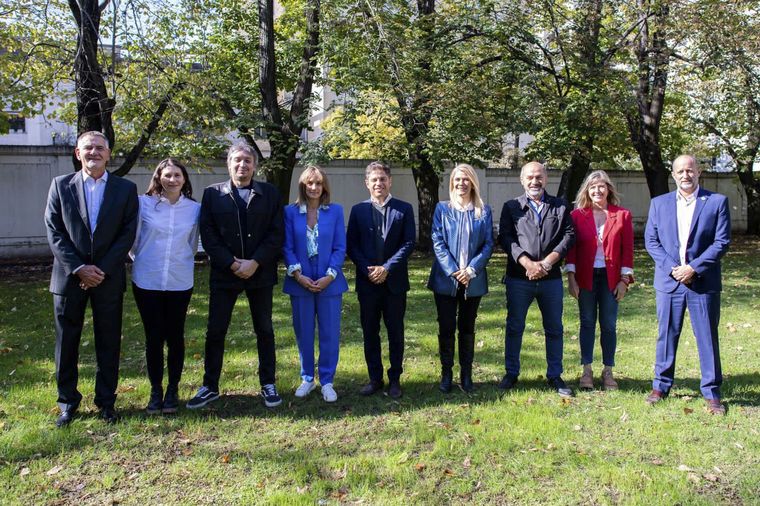 Axel Kicillof, Martín Insaurralde, Máximo Kirchner, Verónica Magario, Mario Secco, Mónica Macha y Carlos Castagneto. Foto: Télam