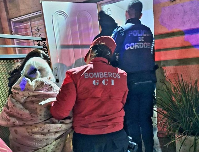 Unos 29 residentes y cuatro enfermeras fueron evacuadas enun geriátrico de la ciudad de Córdoba Foto: Bomberos de la Policía de Córdoba