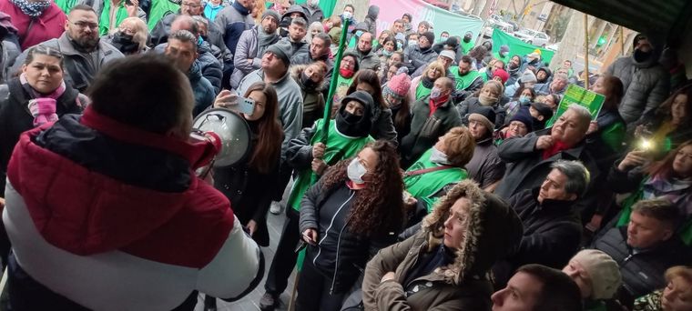 ATE marchó rumbo a Casa de Gobierno en la mañana de este jueves luego de participar de una audiencia en la Subsecretaría de Trabajo