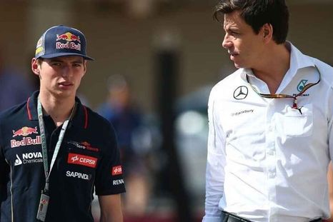 Toto Wolff cruzó a Max Verstappen tras sus dichos por el nuevo reglamento de la F1. Toto Wolff cruzó a Max Verstappen tras sus dichos por el nuevo reglamento de la F1.