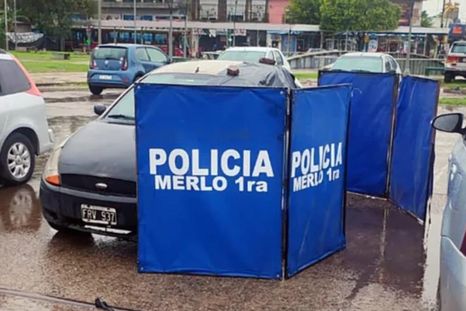 El caso se investiga como un suicidio. El efectivo de la Policía Federal tenía su arma reglamentaria en su mano y un impacto de bala en la sien. El caso se investiga como un suicidio. El efectivo de la Policía Federal tenía su arma reglamentaria en su mano y un impacto de bala en la sien.