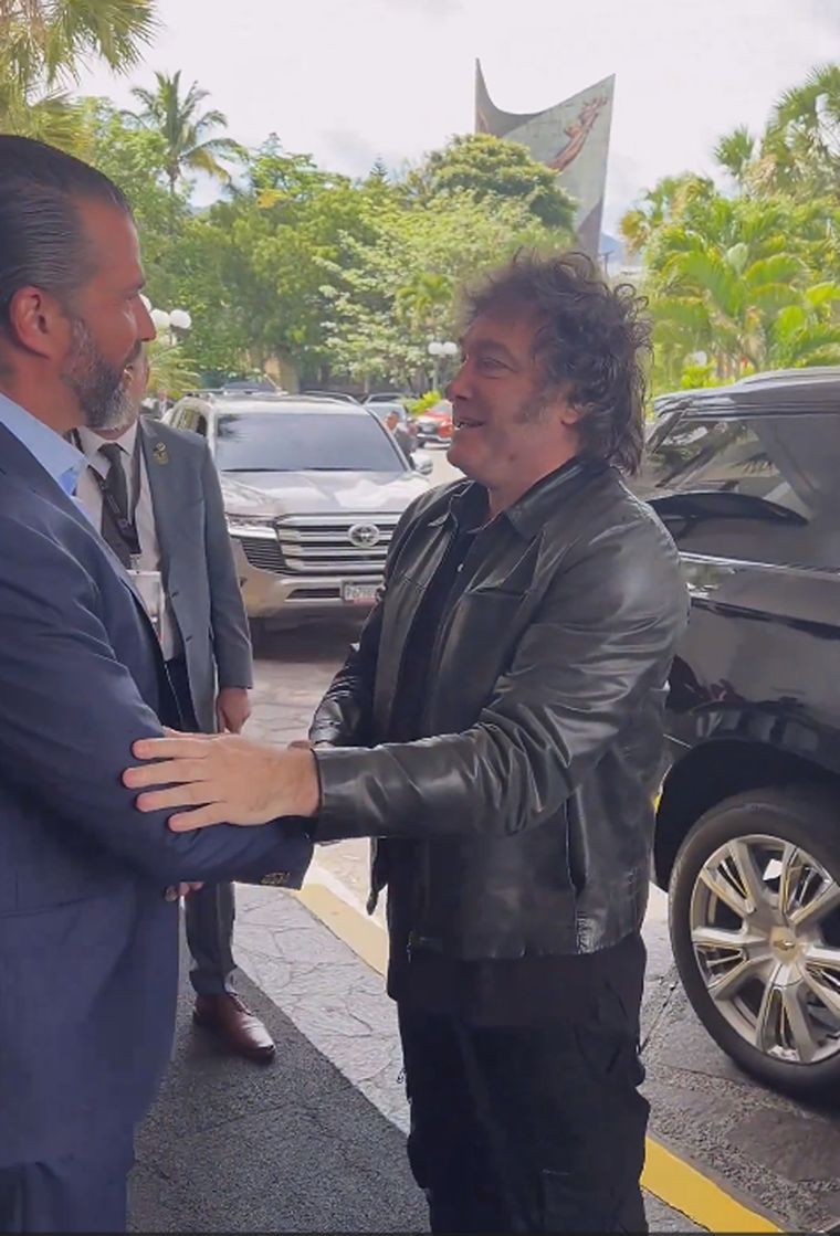 Javier Milei junto a Donald Trump Jr. Foto: Captura de video