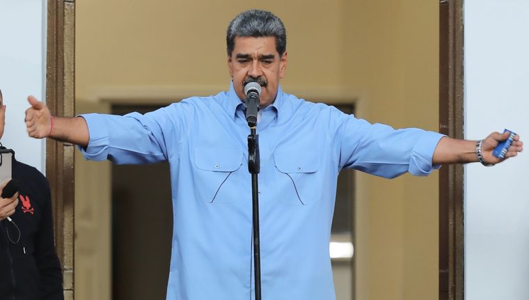 Maduro al espíritu de Maradona: Que le jale las patas a Milei Foto: EFE