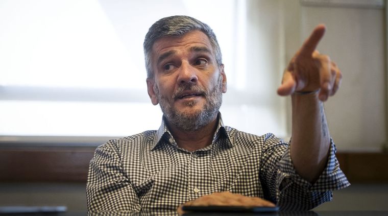 Juan Zabaleta rompió la veda para anuncios en el municipio de Hurlingham Foto: Télam