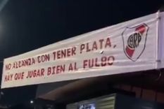 Aparecieron pasacalles contra los jugadores y la dirigencia en River. Aparecieron pasacalles contra los jugadores y la dirigencia en River.