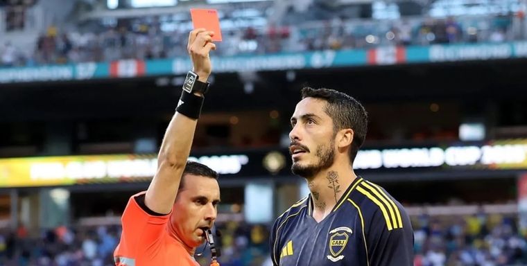 Tanto Nicolás Figal como Ander Herrera fueron expulsados en el estreno de Boca ante Benfica