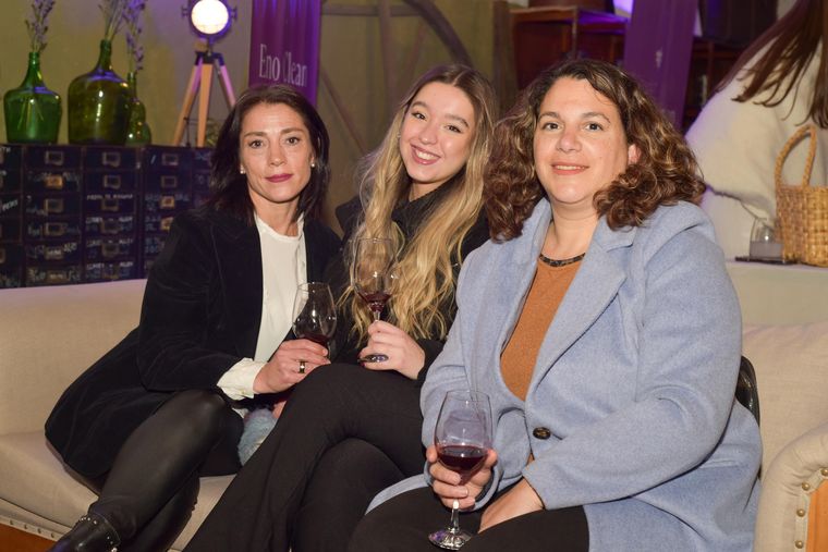 Martina, Betiana y Verónica. Martina, Betiana y Verónica.