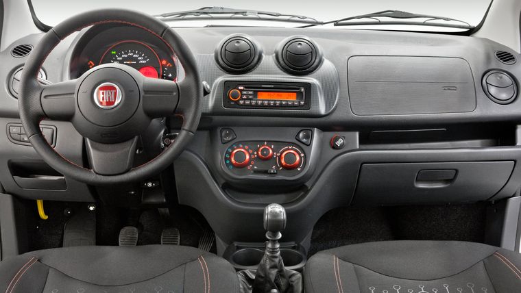 Interior del Fiat Uno