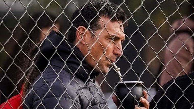 Scaloni, presente en el predio de Newells para ver la jornada de Inferiores.