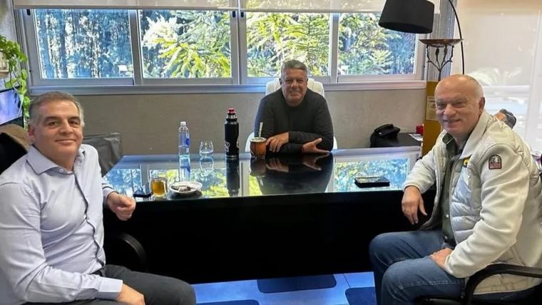 Néstor Grindetti se reunió con Claudio Tapia tras el picante comunicado de Independiente contra la Conmebol y Alejandro Domínguez. Foto: @tapiachiqui